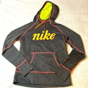 Woman’s Nike Therma-fit Sweatshirt, Size medium